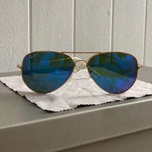 Ray-Ban aviator sunglasses 😎